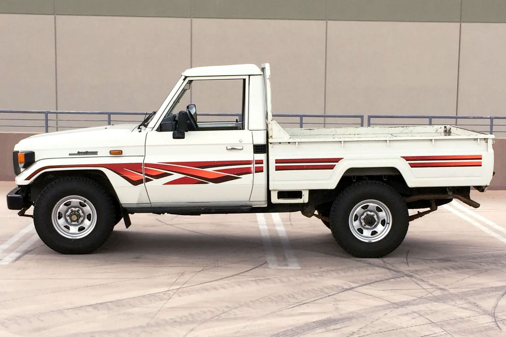 70 Series Land Cruiser Decal Body Stripe Kit (Tenterfield) - 75 Series Single Cab (1985-1999)